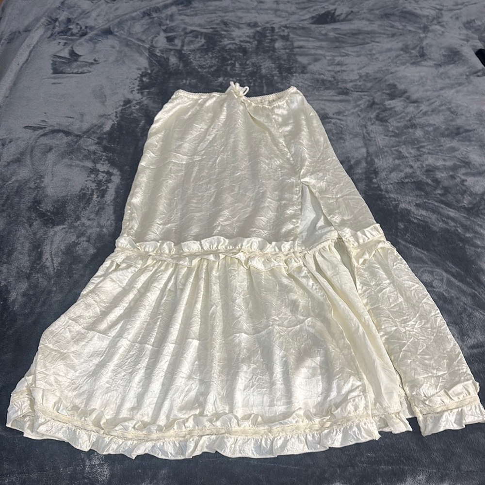 Urban Outfitters ivory skirt size Small. Never worn